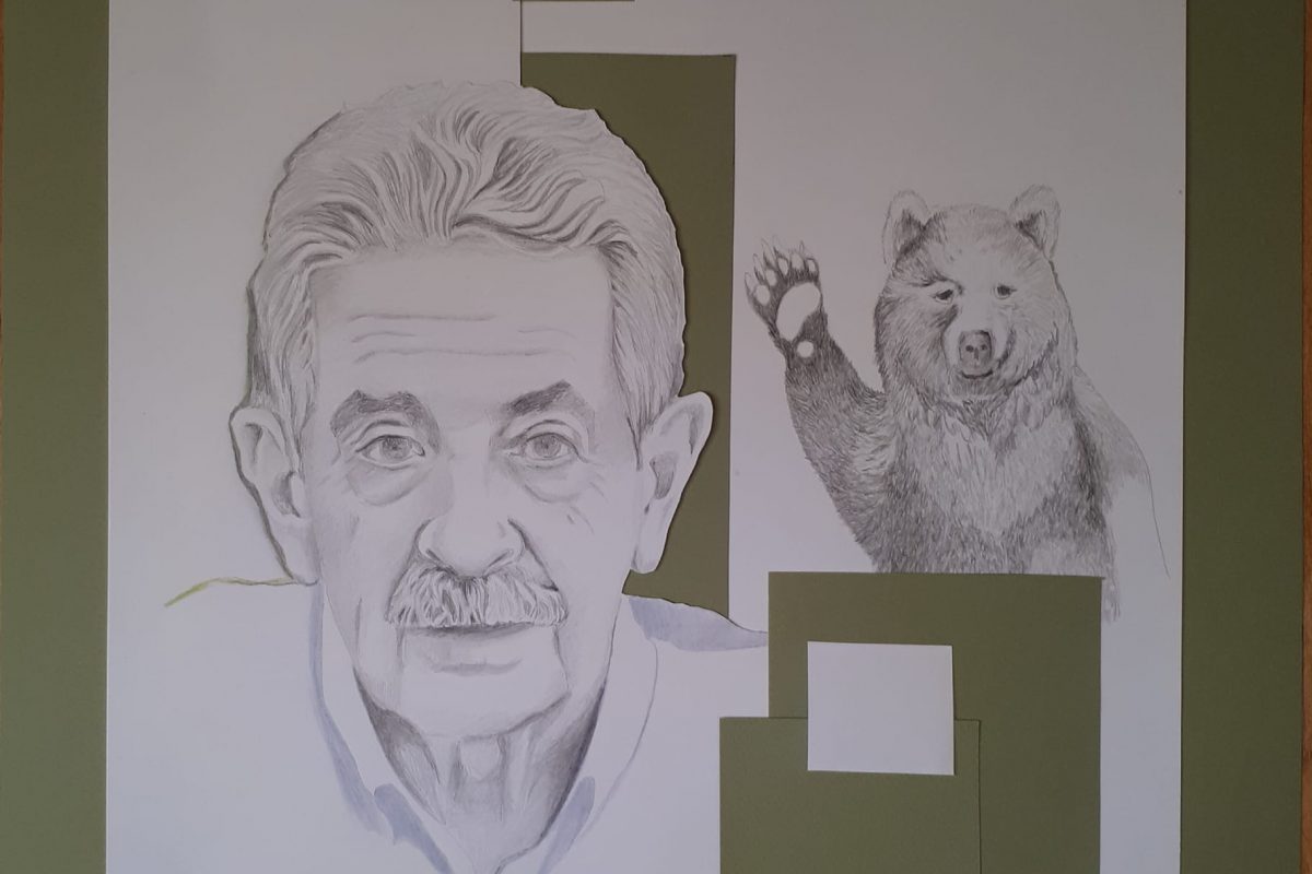 Miguel Angel Revilla, detrás el óso Furaco.